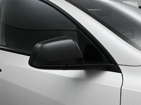 Used 2025 Tesla Model Y Performance image 14