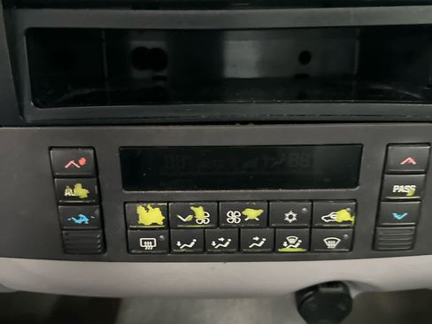 Used 2005 Buick LaCrosse CXL w/ Chrome Appearance Package image 22