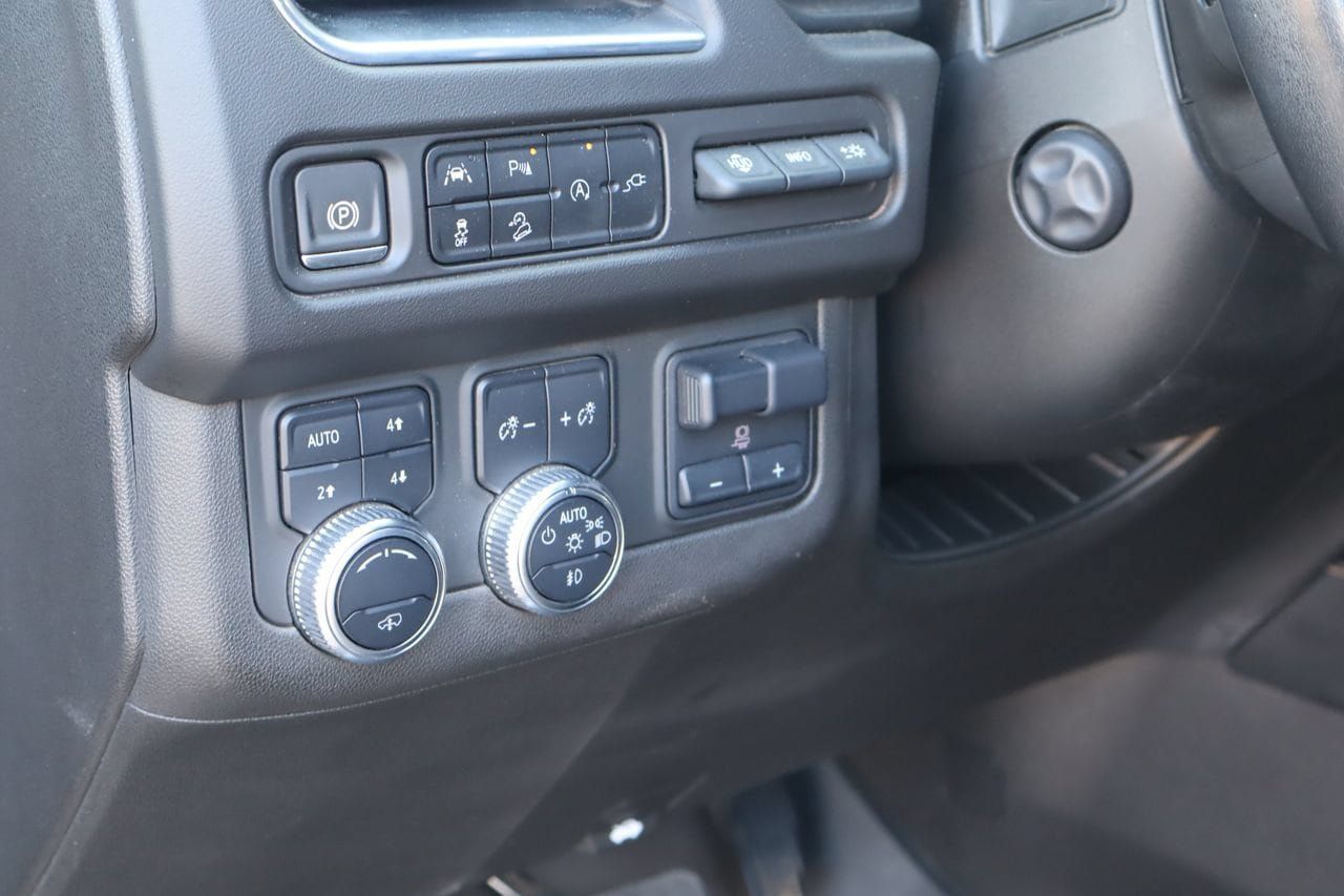 Used 2021 GMC Yukon AT4 w/ AT4 Premium Plus Package AWD/4WD image 27