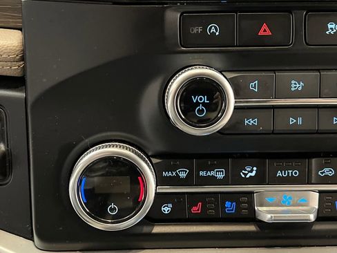 Used 2024 Ford Expedition Limited image 61