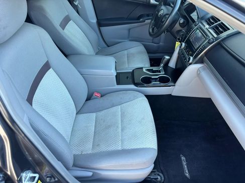 Used 2012 Toyota Camry LE FWD image 11