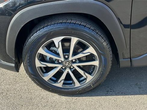 Used 2025 Toyota Corolla Cross XLE image 7