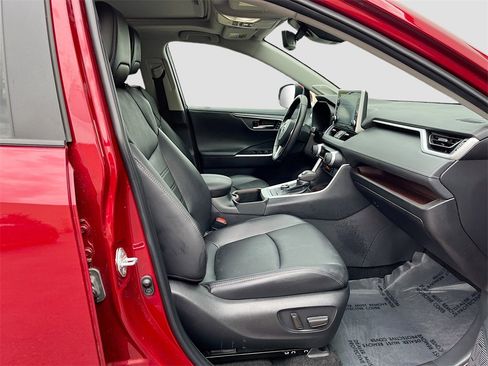 Used 2022 Toyota RAV4 Limited image 31