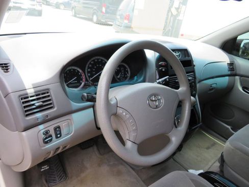 Used 2005 Toyota Sienna LE FWD image 7