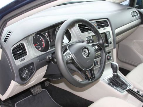 Used 2015 Volkswagen Golf S image 23