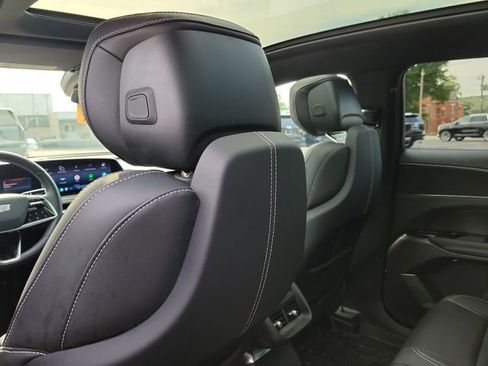 Certified 2024 Cadillac Lyriq Luxury AWD/4WD image 24