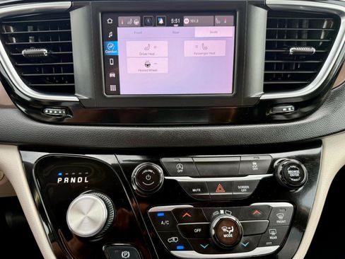 Used 2024 Chrysler Voyager LX FWD image 26