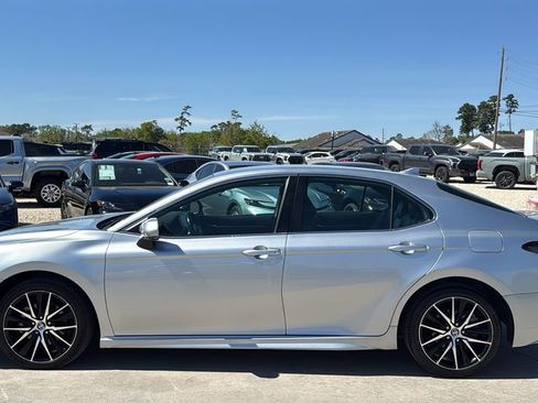 Used 2023 Toyota Camry SE image 2