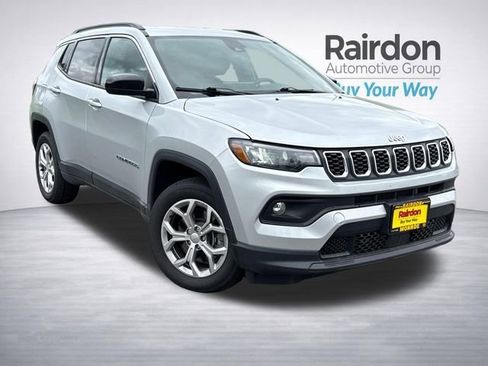 Used 2024 Jeep Compass Latitude AWD/4WD image 1