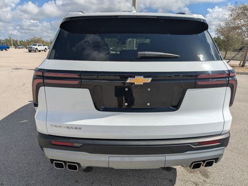 Used 2025 Chevrolet Traverse LT w/ Driver Confidence Package image 6