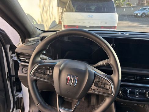 Used 2025 Buick Envista Sport Touring image 34