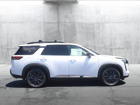 New 2026 Nissan Pathfinder SL AWD/4WD image 5