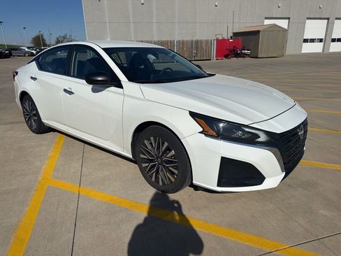 Used 2025 Nissan Altima 2.5 SV FWD image 5