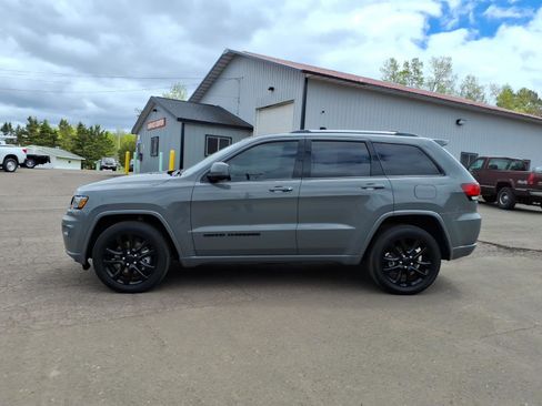 Used 2021 Jeep Grand Cherokee Altitude AWD/4WD image 2