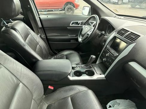 Used 2015 Ford Explorer XLT w/ Equipment Group 202A AWD/4WD image 19