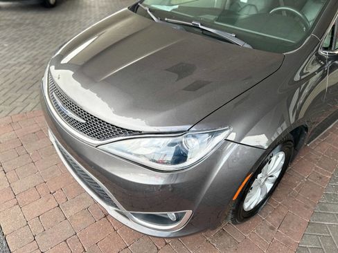 Used 2019 Chrysler Pacifica Touring-L FWD image 28