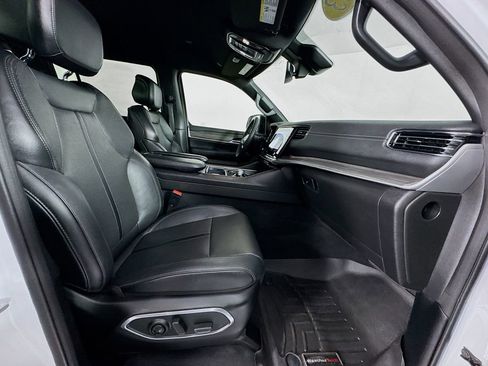 Used 2023 Jeep Wagoneer Series III w/ Preferred Equipment Group image 32