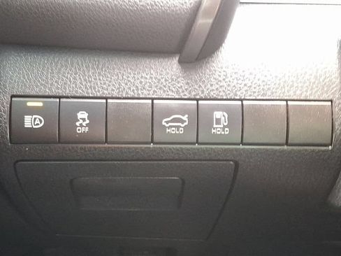 Used 2020 Toyota Camry SE FWD image 23