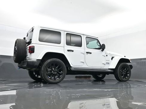 Used 2023 Jeep Wrangler Unlimited Sahara w/ Dual Top Group AWD/4WD image 27