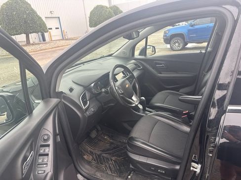 Used 2019 Chevrolet Trax LT w/ LT Convenience Package AWD/4WD image 10