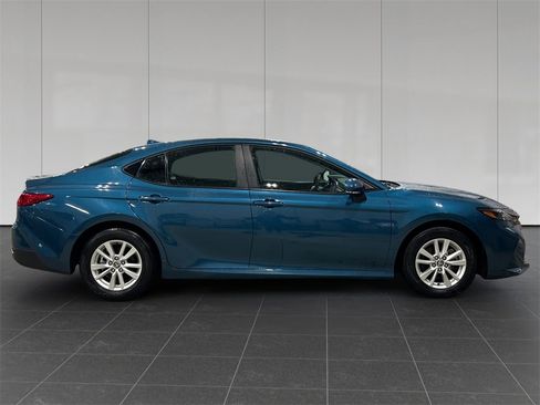 Used 2025 Toyota Camry LE image 6