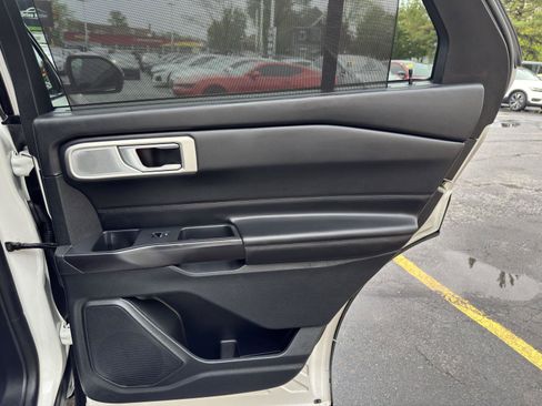 Used 2020 Ford Explorer Platinum w/ Premium Technology Package AWD/4WD image 39