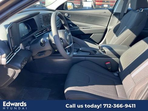 New 2025 Hyundai Elantra SE image 19