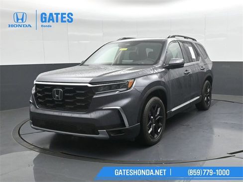 Certified 2025 Honda Pilot Touring image 7