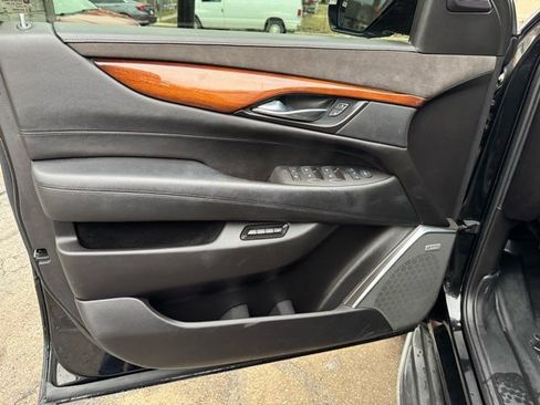 Used 2016 Cadillac Escalade Luxury image 10
