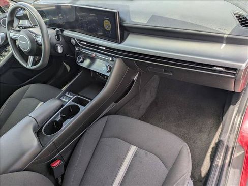 Used 2025 Hyundai Sonata SEL FWD image 21