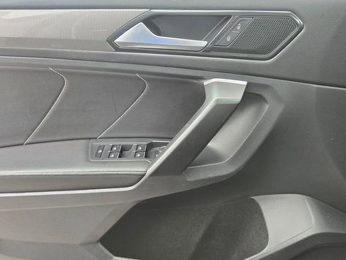 Certified 2023 Volkswagen Tiguan SE FWD image 25