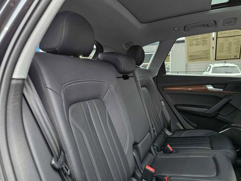 Used 2023 Audi Q5 2.0T Premium w/ Convenience Package image 15