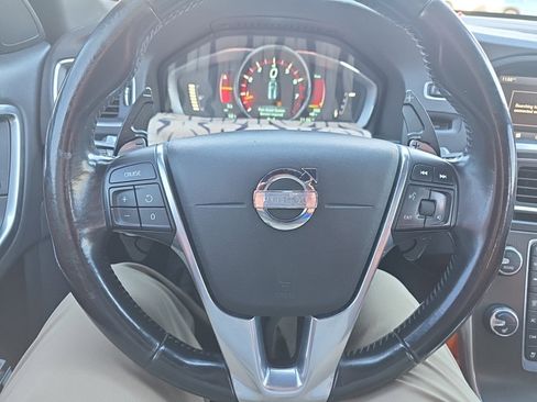 Used 2015 Volvo V60 T5 Platinum image 11