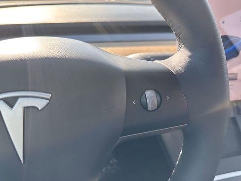 Used 2021 Tesla Model Y Long Range image 15