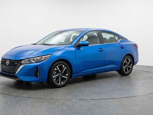 Used 2025 Nissan Sentra SV image 3