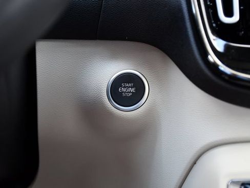Used 2026 Volvo XC40 B5 Plus AWD/4WD image 15