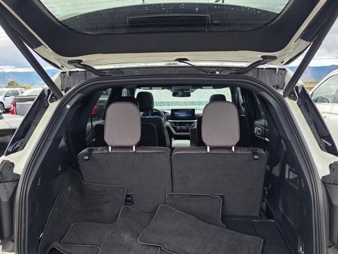 Used 2025 Ford Explorer Platinum RWD image 7