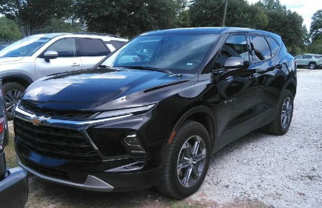 Used 2025 Chevrolet Blazer LT FWD image 1