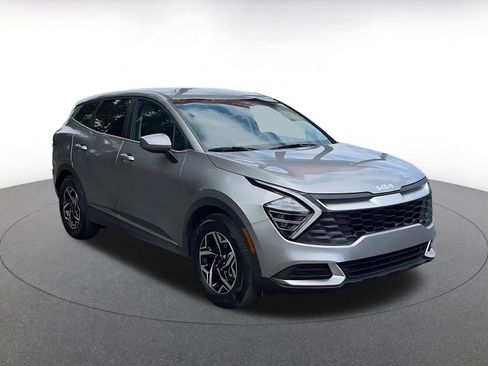 Used 2025 Kia Sportage LX image 3