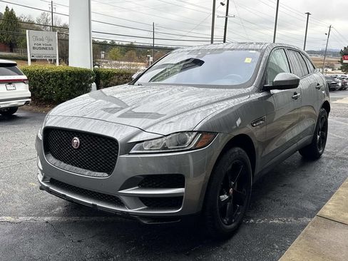 Used 2020 Jaguar F-PACE Premium image 3