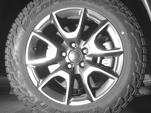 Used 2025 Jeep Compass Trailhawk image 13