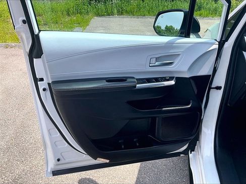 Used 2025 Toyota Sienna XSE w/ XSE Plus Package AWD/4WD image 9