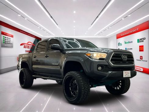 Used 2019 Toyota Tacoma SR5 RWD image 2