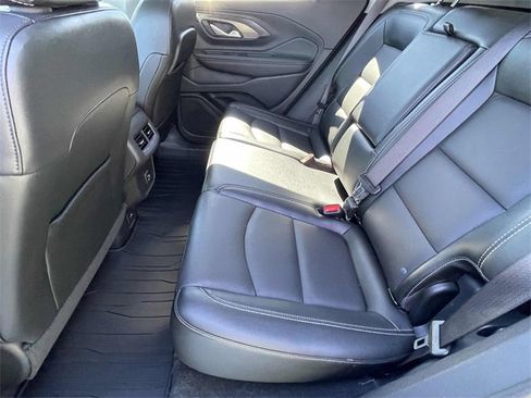 Used 2024 GMC Terrain SLT image 23