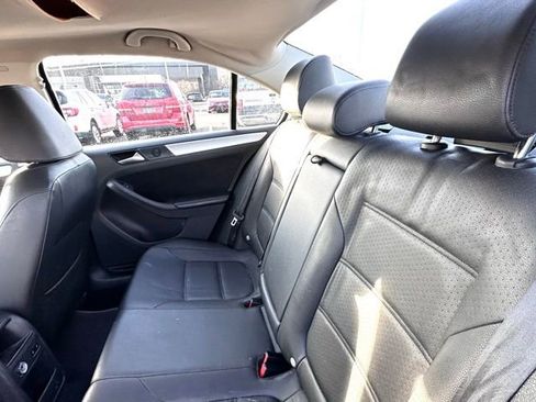 Used 2013 Volkswagen Jetta SE image 18