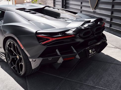 Used 2025 Lamborghini Revuelto image 17