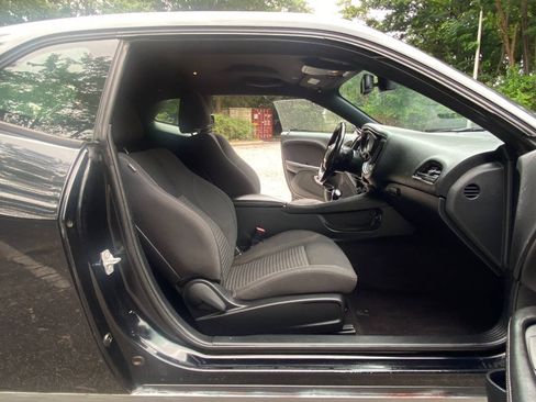 Used 2018 Dodge Challenger SXT RWD image 37