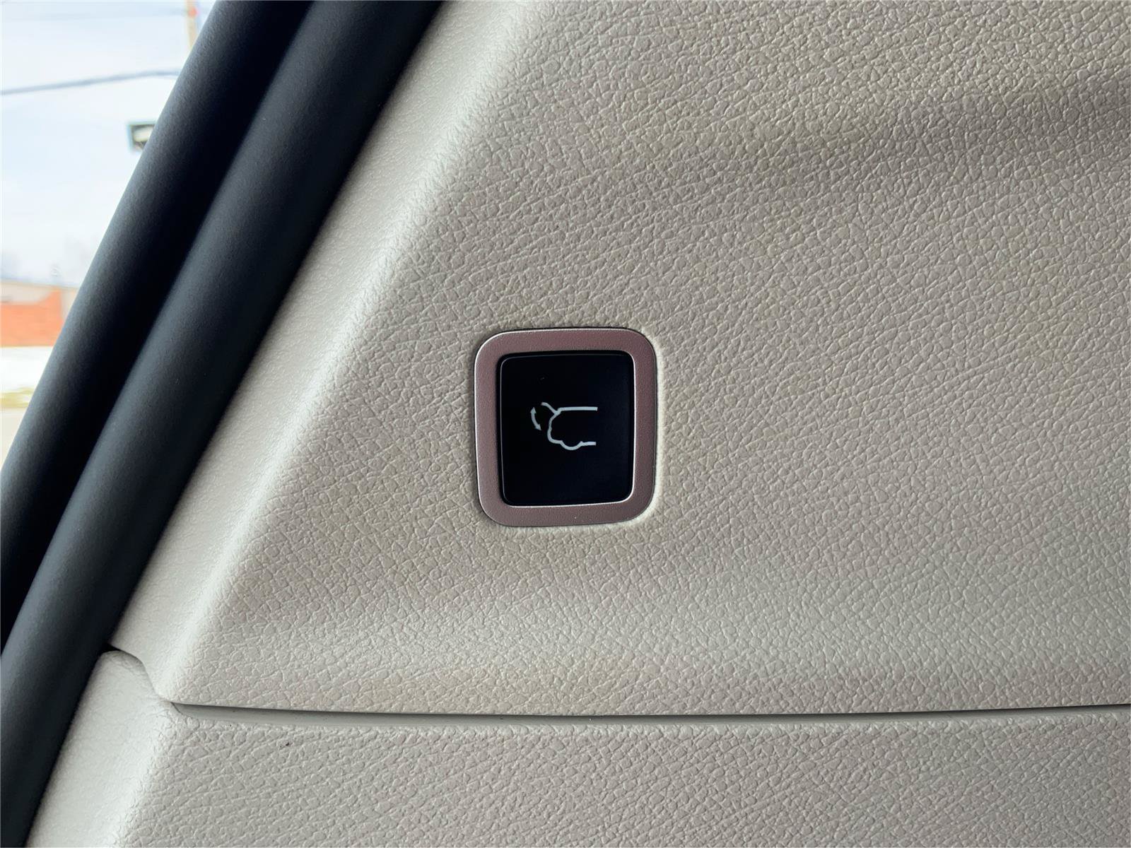 Used 2024 Chrysler Pacifica Touring-L FWD image 31