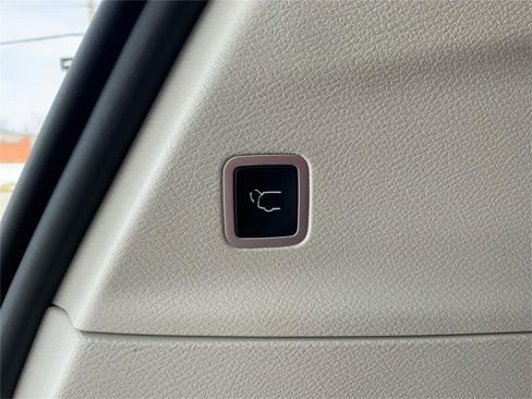 Used 2024 Chrysler Pacifica Touring-L FWD image 31