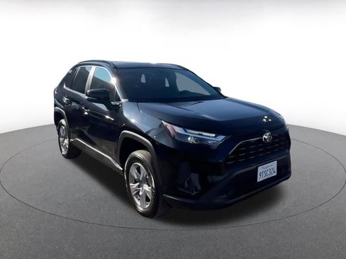 Used 2025 Toyota RAV4 XLE image 3